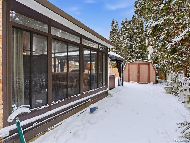 15850 Valerie Drive, Macomb, MI 48044