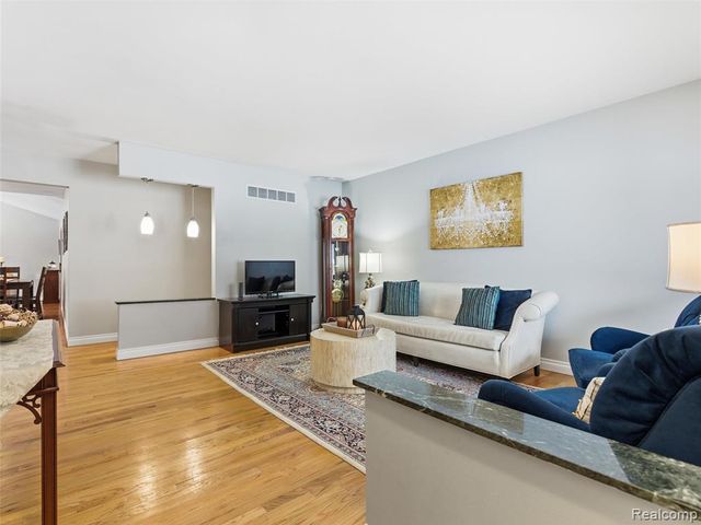 15850 Valerie Drive, Macomb, MI 48044