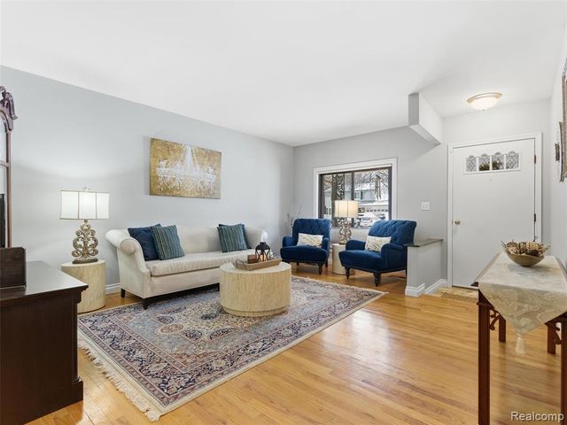 15850 Valerie Drive, Macomb, MI 48044