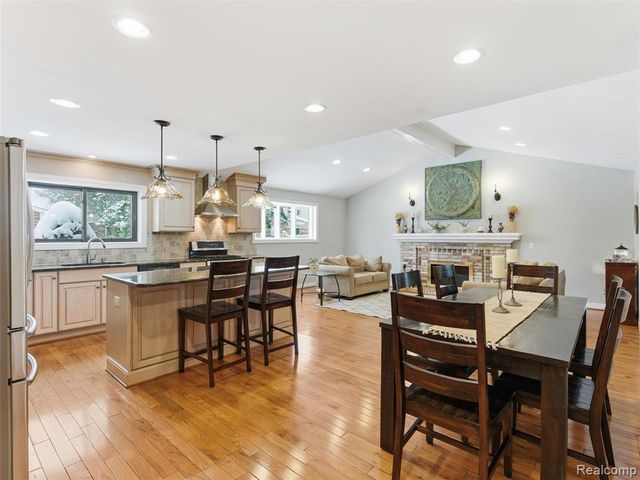 15850 Valerie Drive, Macomb, MI 48044