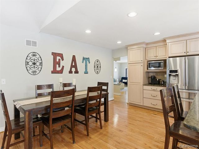 15850 Valerie Drive, Macomb, MI 48044