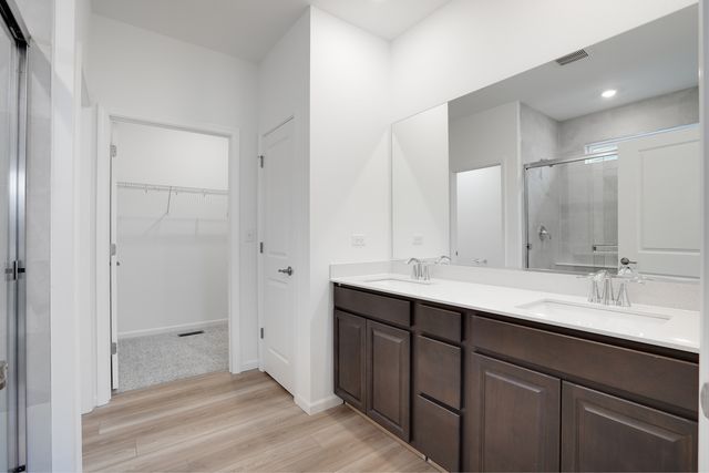 2021 Kenilworth Place, Aurora, IL 60506