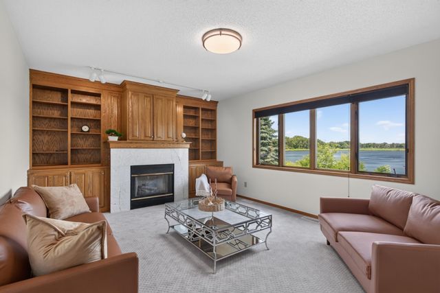 4142 Oakmede Lane, White Bear Lake, MN 55110
