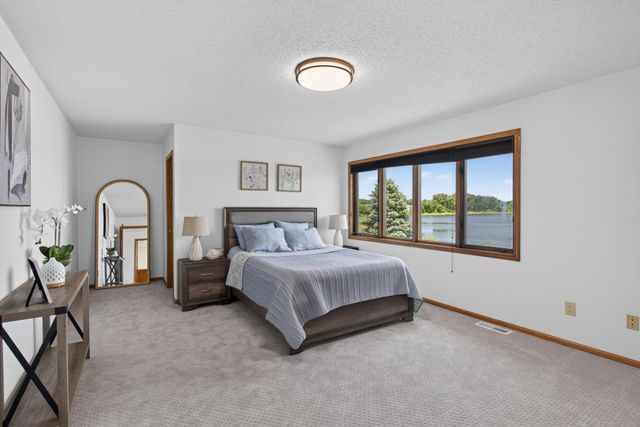 4142 Oakmede Lane, White Bear Lake, MN 55110