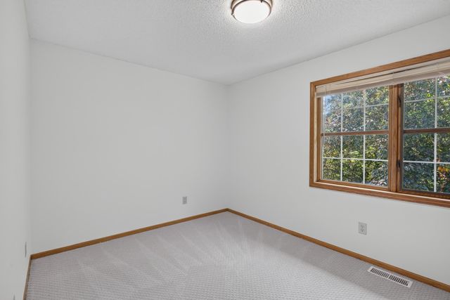 4142 Oakmede Lane, White Bear Lake, MN 55110