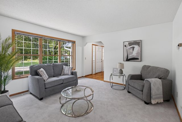 4142 Oakmede Lane, White Bear Lake, MN 55110