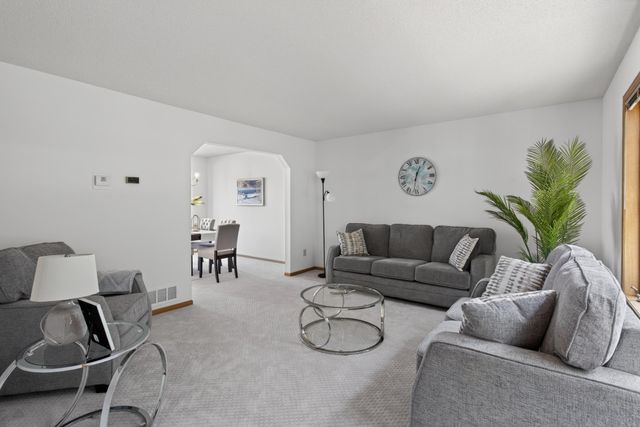 4142 Oakmede Lane, White Bear Lake, MN 55110