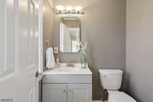 53 Salem St, Edison Twp., NJ 08820