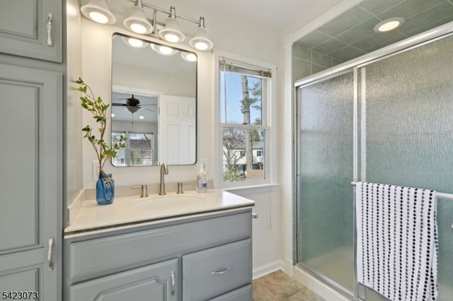 53 Salem St, Edison Twp., NJ 08820