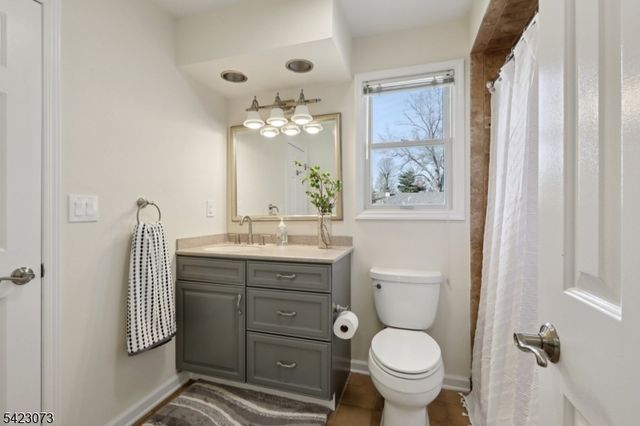 53 Salem St, Edison Twp., NJ 08820