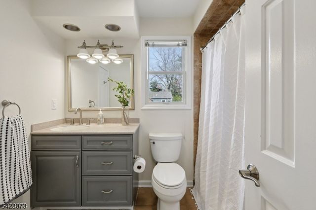 53 Salem St, Edison Twp., NJ 08820