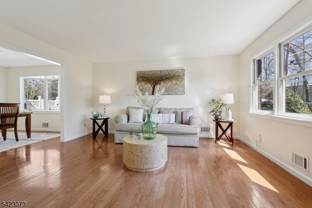 53 Salem St, Edison Twp., NJ 08820