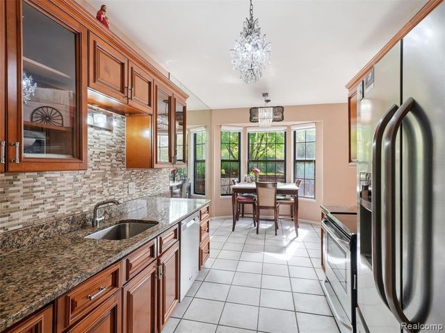 7342 Meadowridge Drive, West Bloomfield, MI 48322