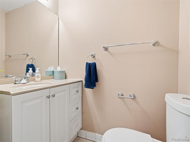 7342 Meadowridge Drive, West Bloomfield, MI 48322