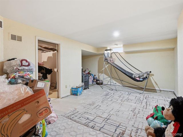 7342 Meadowridge Drive, West Bloomfield, MI 48322