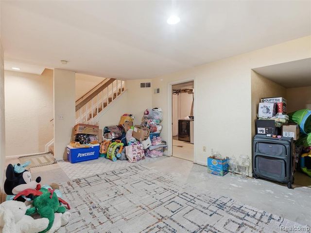 7342 Meadowridge Drive, West Bloomfield, MI 48322