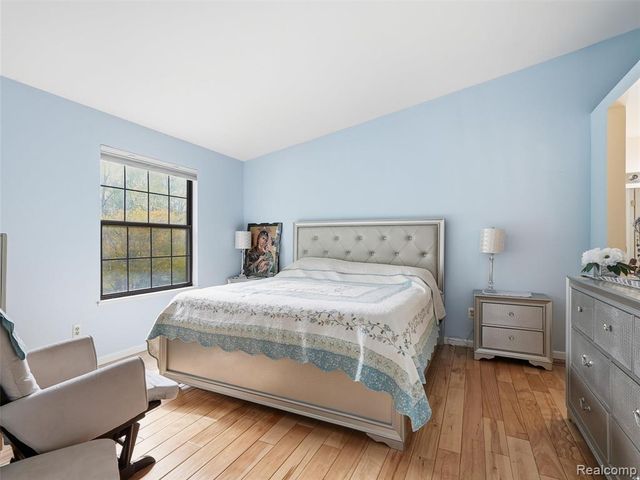 7342 Meadowridge Drive, West Bloomfield, MI 48322