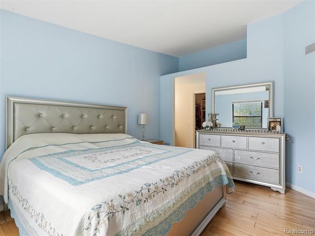 7342 Meadowridge Drive, West Bloomfield, MI 48322