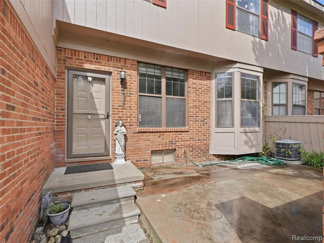 7342 Meadowridge Drive, West Bloomfield, MI 48322