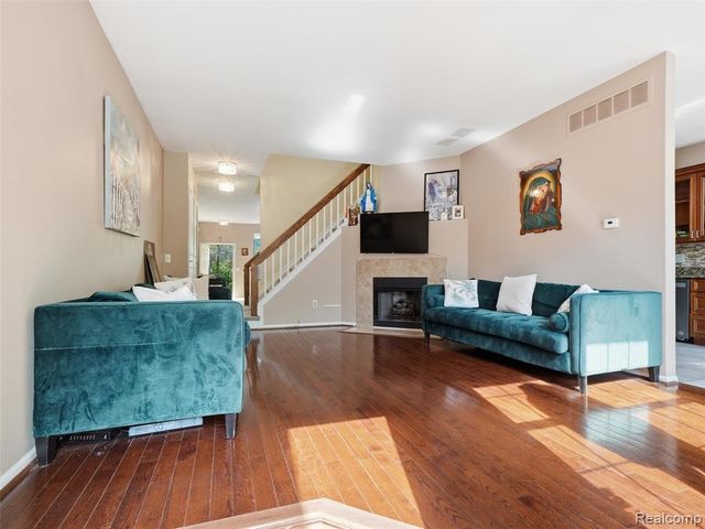 7342 Meadowridge Drive, West Bloomfield, MI 48322