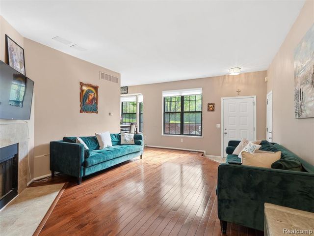 7342 Meadowridge Drive, West Bloomfield, MI 48322