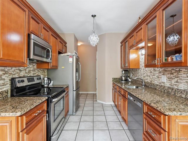 7342 Meadowridge Drive, West Bloomfield, MI 48322