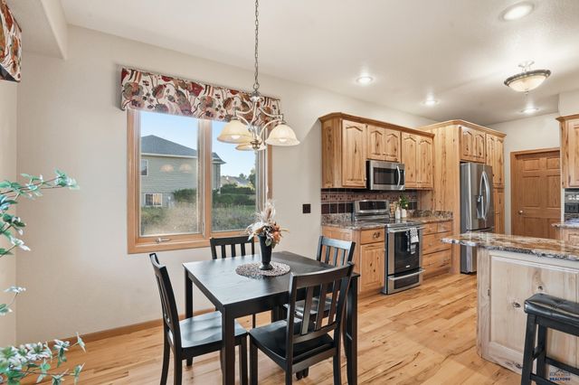 6505 MUIRFIELD DR, Rapid City, SD 57702