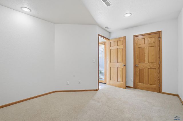 6505 MUIRFIELD DR, Rapid City, SD 57702