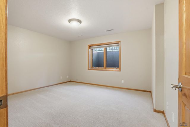 6505 MUIRFIELD DR, Rapid City, SD 57702