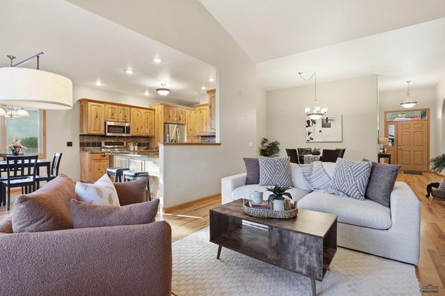 6505 MUIRFIELD DR, Rapid City, SD 57702