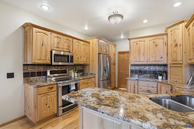 6505 MUIRFIELD DR, Rapid City, SD 57702