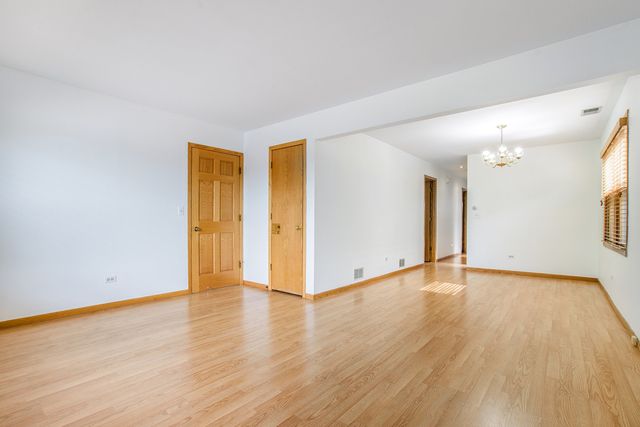 6120 W Eastwood Avenue 2, Chicago, IL 60630