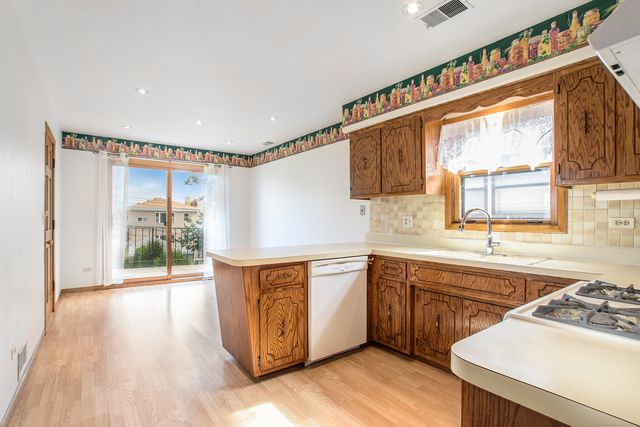 6120 W Eastwood Avenue 2, Chicago, IL 60630