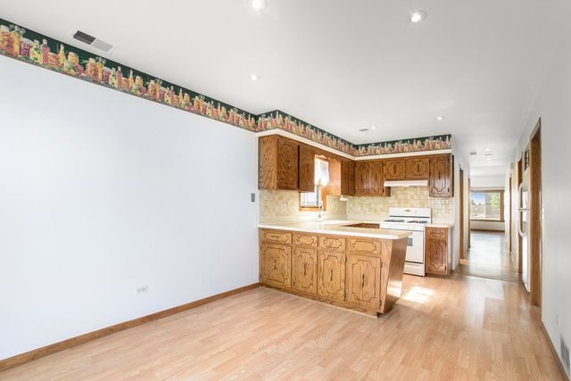 6120 W Eastwood Avenue 2, Chicago, IL 60630