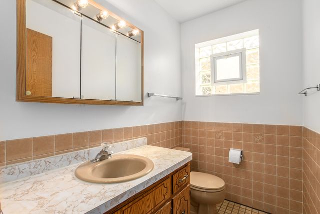 6120 W Eastwood Avenue 2, Chicago, IL 60630