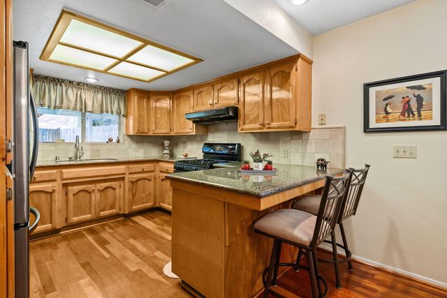 615 N Orange Avenue, Exeter, CA 93221