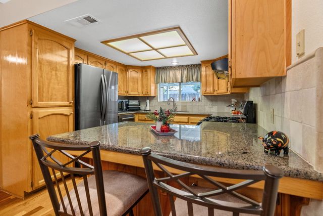 615 N Orange Avenue, Exeter, CA 93221