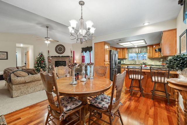 615 N Orange Avenue, Exeter, CA 93221