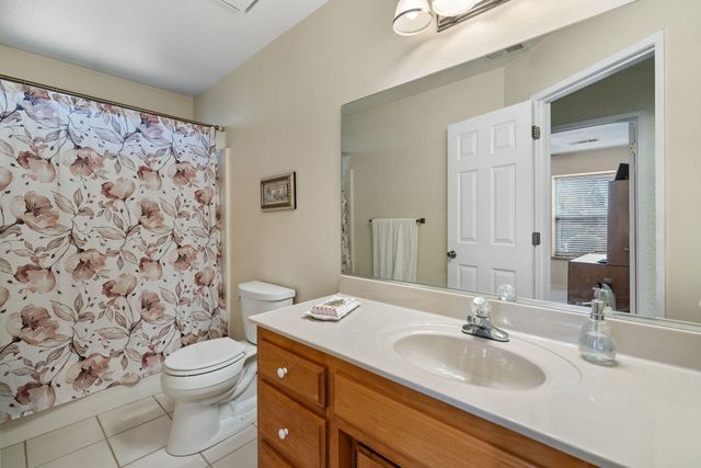 615 N Orange Avenue, Exeter, CA 93221