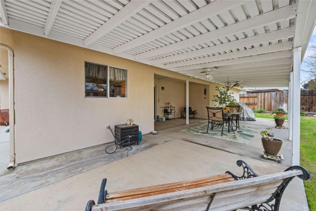 615 N Orange Avenue, Exeter, CA 93221