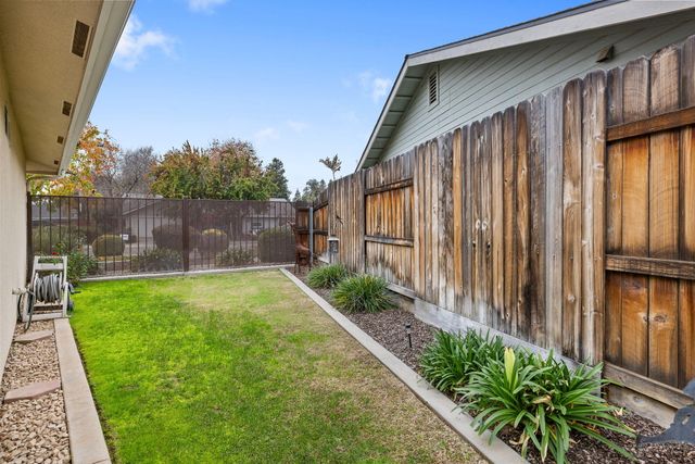 615 N Orange Avenue, Exeter, CA 93221