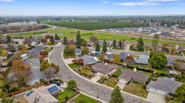 615 N Orange Avenue, Exeter, CA 93221