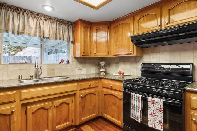 615 N Orange Avenue, Exeter, CA 93221