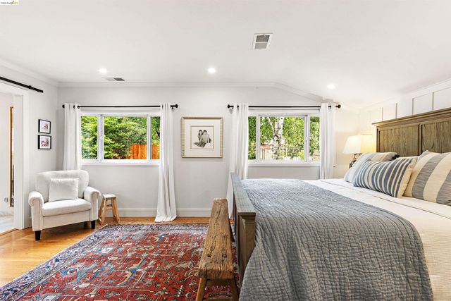 12 Woodland Rd, Orinda, CA 94563