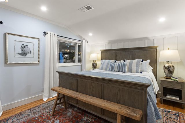 12 Woodland Rd, Orinda, CA 94563