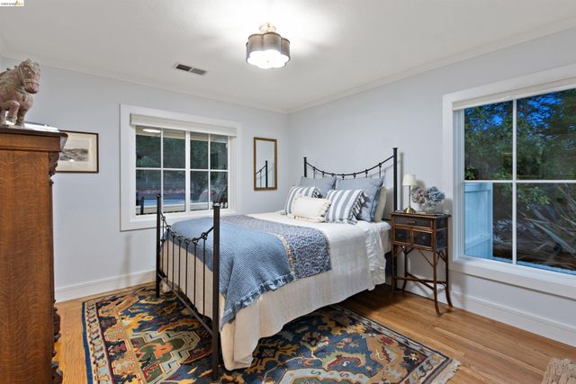 12 Woodland Rd, Orinda, CA 94563