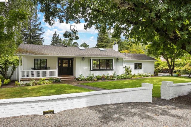 12 Woodland Rd, Orinda, CA 94563