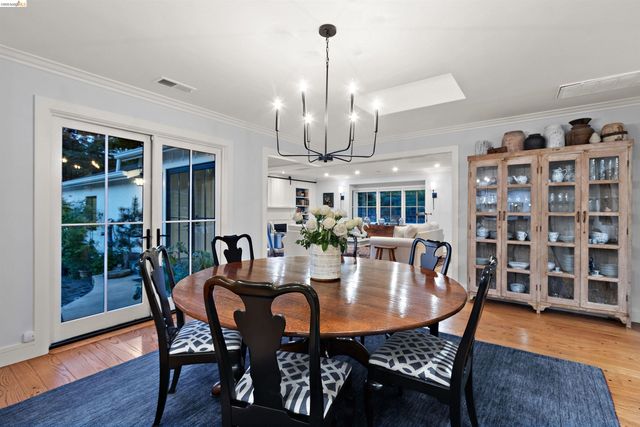 12 Woodland Rd, Orinda, CA 94563