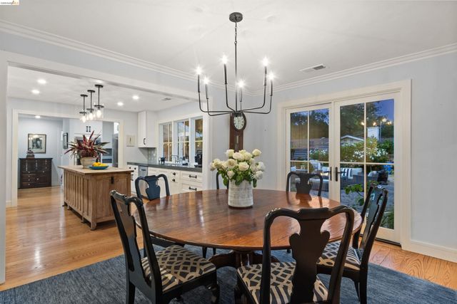 12 Woodland Rd, Orinda, CA 94563