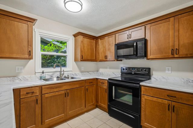 2308 S Delaware Avenue, Springfield, MO 65804